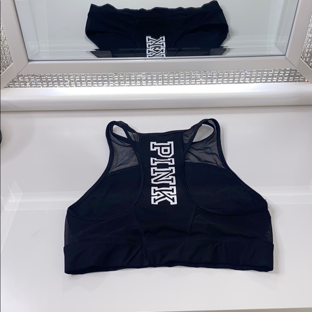 Black PINK sports bra 📸